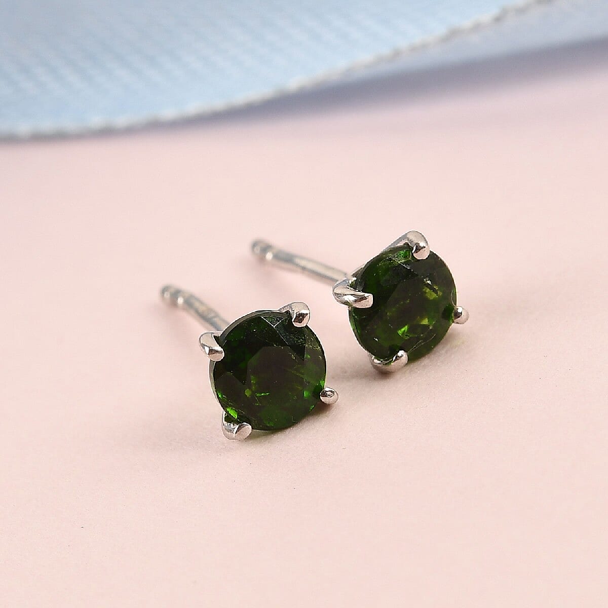 1.05 Ct. Chrome Diopside Solitaire Stud Earrings in Platinum Plated Sterling Silver 3815284 2