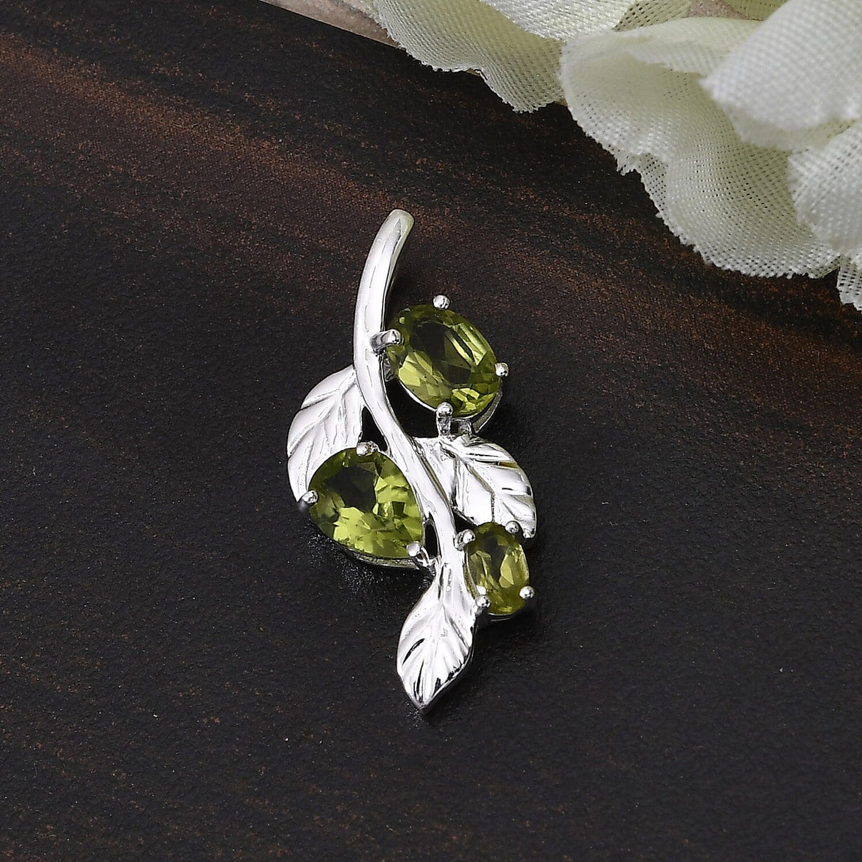 1.70 Ct. Hebei Peridot Leaves Pendant in Sterling Silver 3869543 3