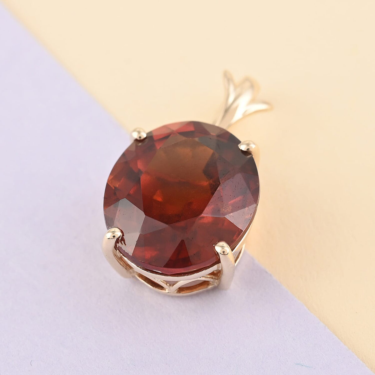AAA Honey Garnet Solitaire Pendant in 9K Yellow Gold, AGI Certified 8727598 1