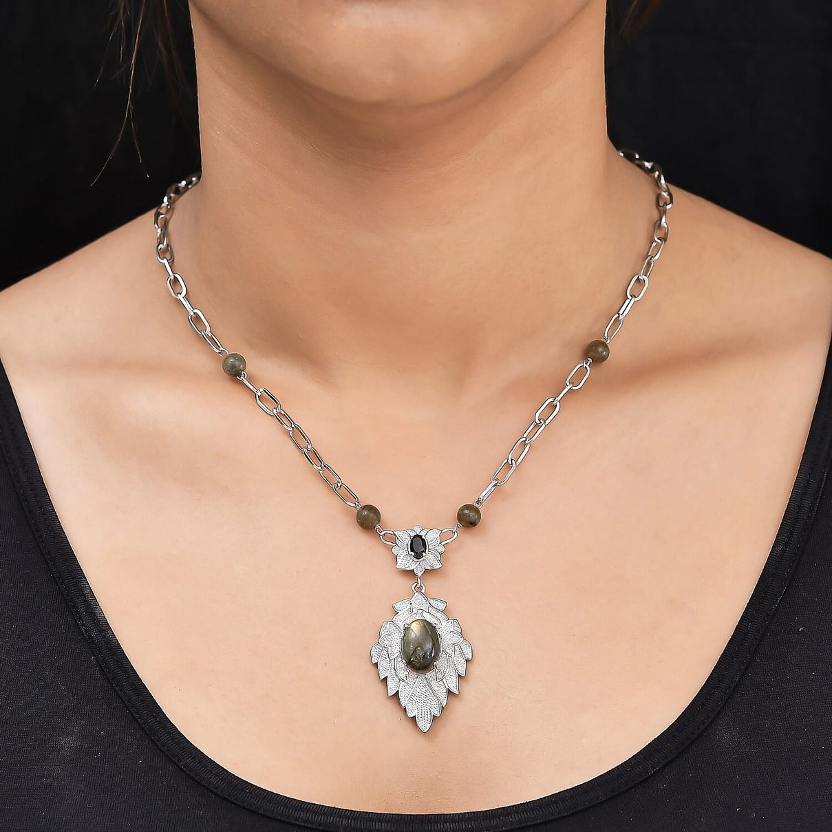 13.50 Ct. Labradorite, Black Spinel Necklace Size 18 in Silver Tone 9030688 3