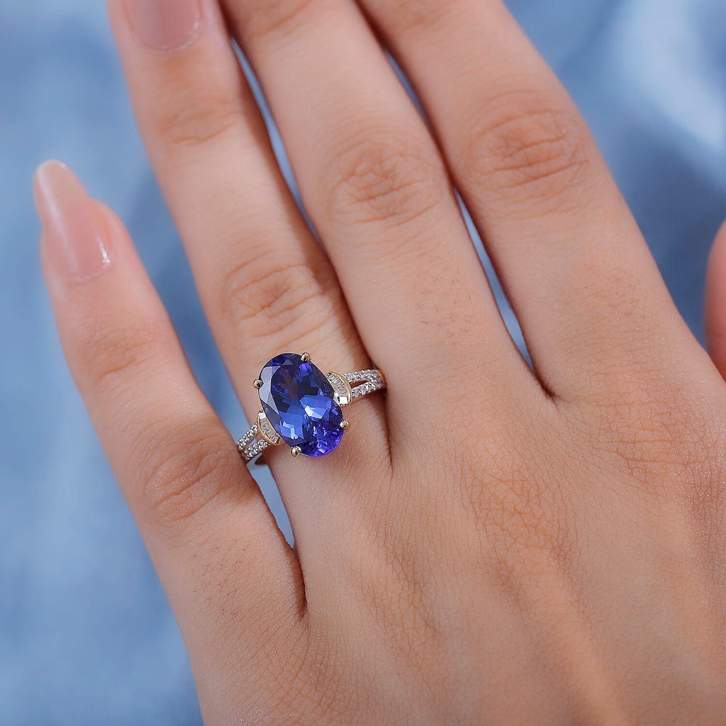 ILIANA-18K Yellow Gold  AAA Tanzanite,White Diamond GH,SI  Ring  4.57 Ct