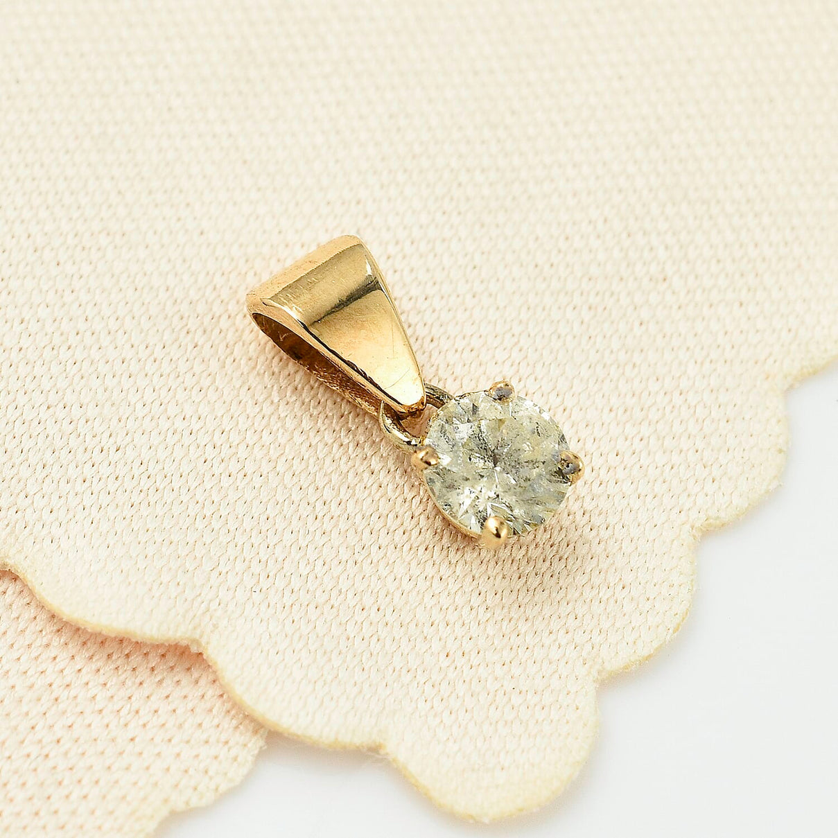 18K Yellow Gold  VS   White Diamond  VS Pendant 0.20 ct,  Gold Wt. 0.3 Gms  0.200  Ct. 7815673 1