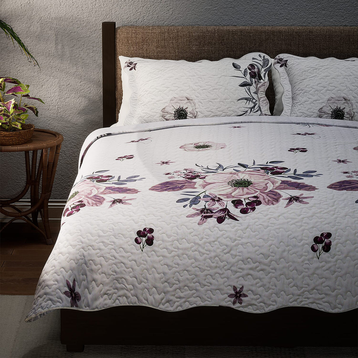 3 Piece Set Blooming Floral Pattern Quilt with 2 Pillowcases (Double Size) â€“ Pink and Multi 7201430 3