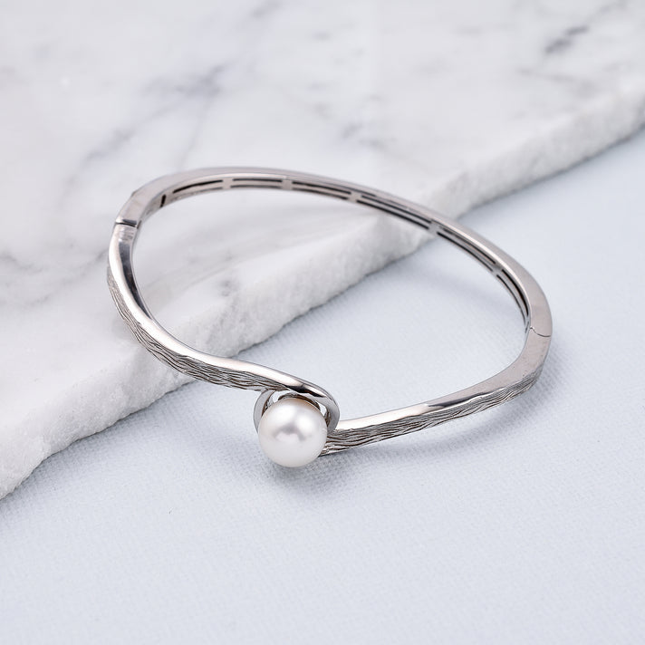 RACHEL GALLEY White Freshwater Pearl Bangle (Size -7 ) in Rhodium Overlay Sterling Silver 3691663 2