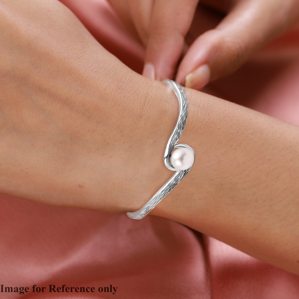 RACHEL GALLEY White Freshwater Pearl Bangle (Size -7 ) in Rhodium Overlay Sterling Silver_3691663_2