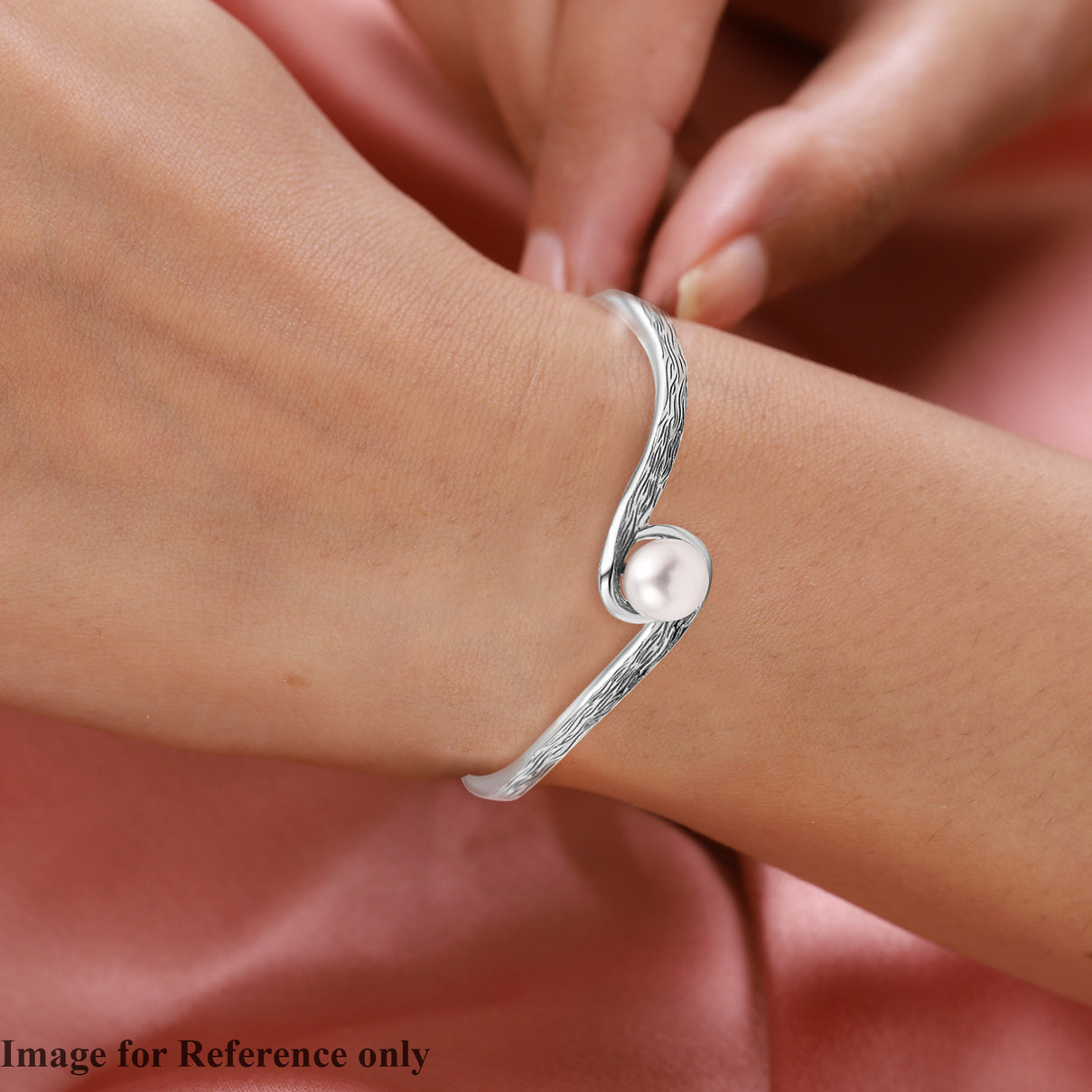 RACHEL GALLEY White Freshwater Pearl Bangle (Size -7 ) in Rhodium Overlay Sterling Silver 3691663 2