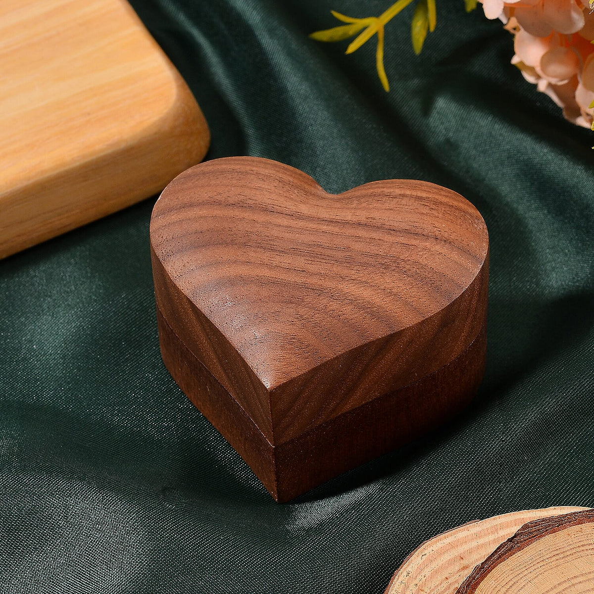 3D Curve Heart Design Stud Earrings Box 8040912 1