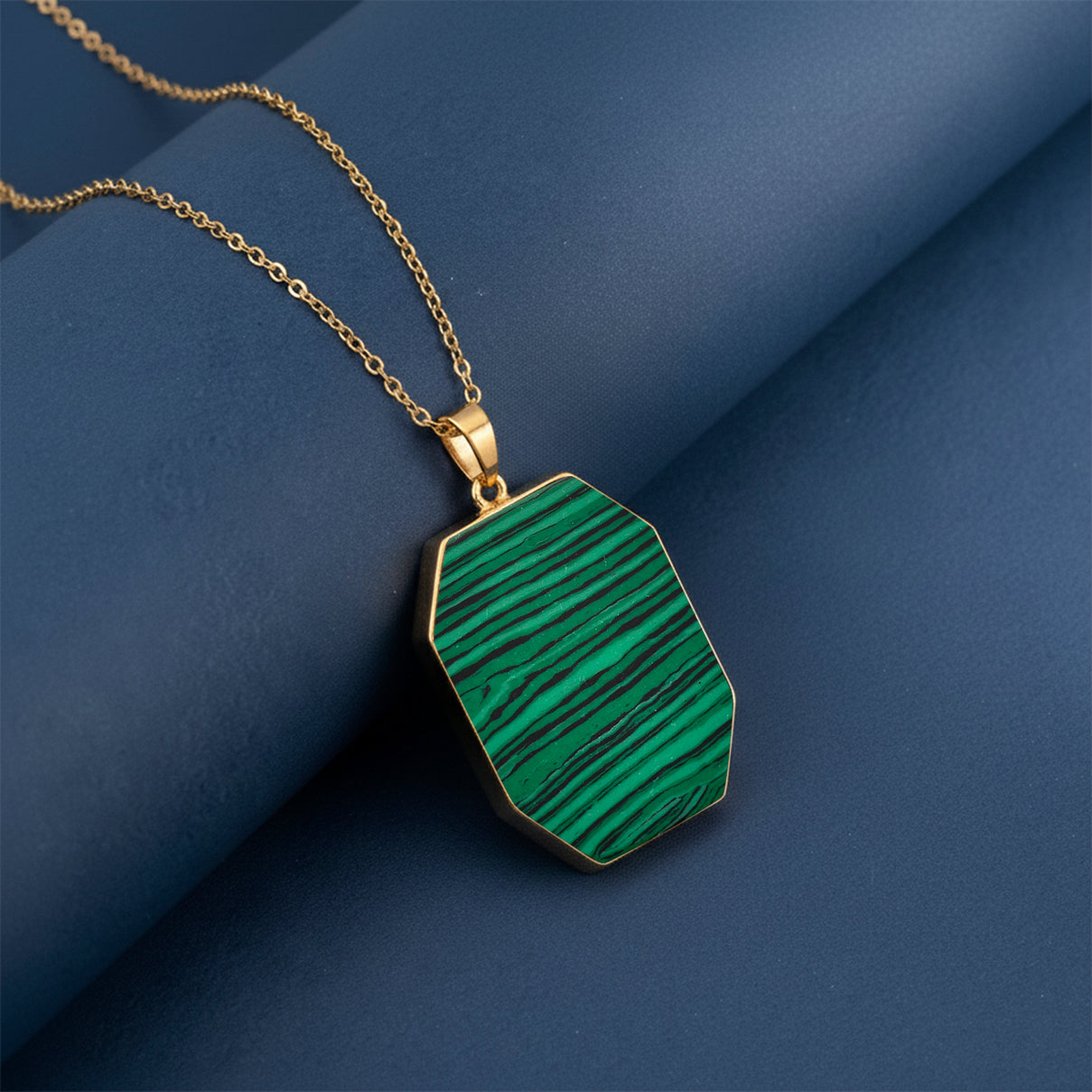 Malachite Solitaire Pendant with Chain (Size 20+2 Ext) 20.00 Ct.(36x25) 4426066 1