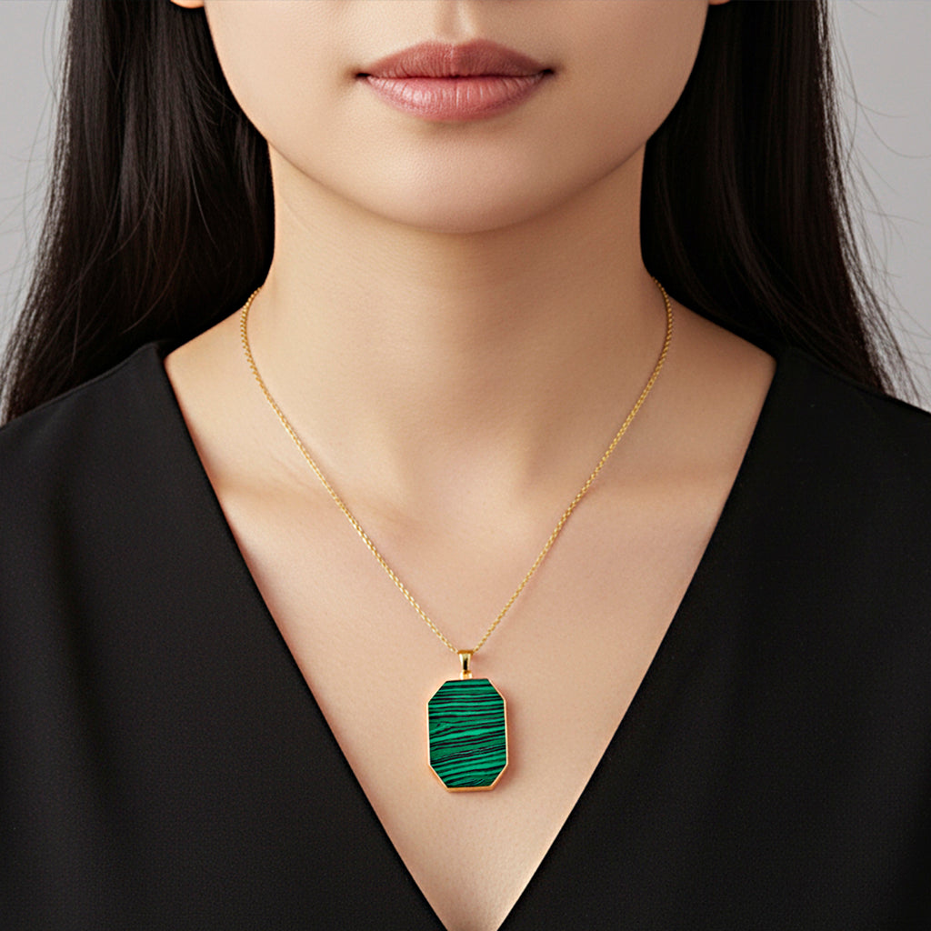 Malachite Solitaire Pendant with Chain (Size 20+2 Ext) 20.00 Ct.(36x25)_4426066_2