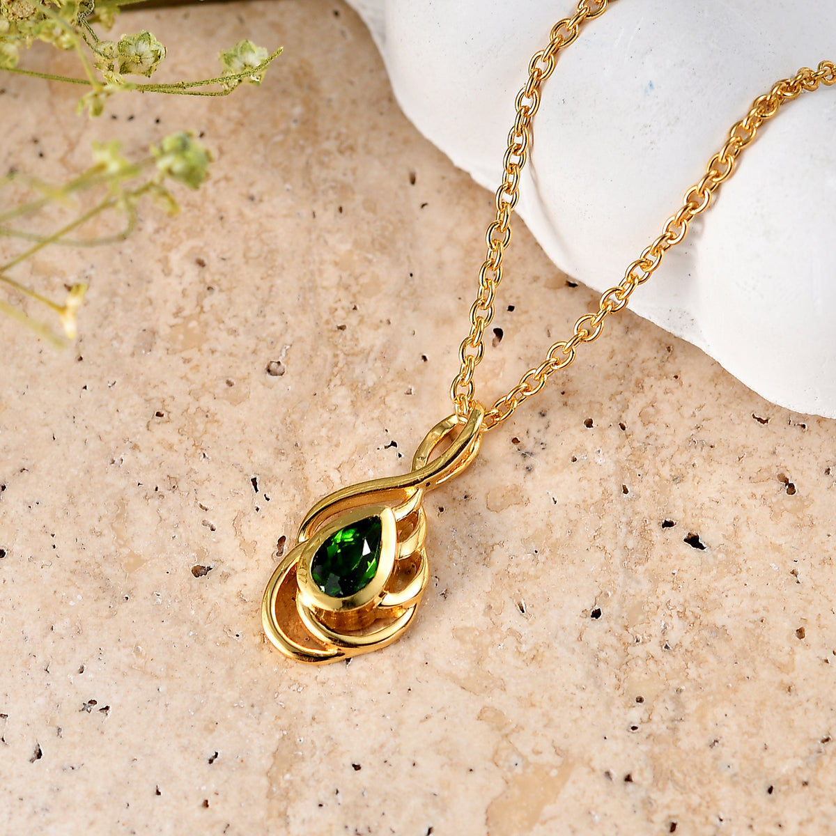 D'Joy - Natural Chrome Diopside Solitaire Pendant in Yellow Gold Plated Sterling Silver with Chain (Size 20) V32513280 3