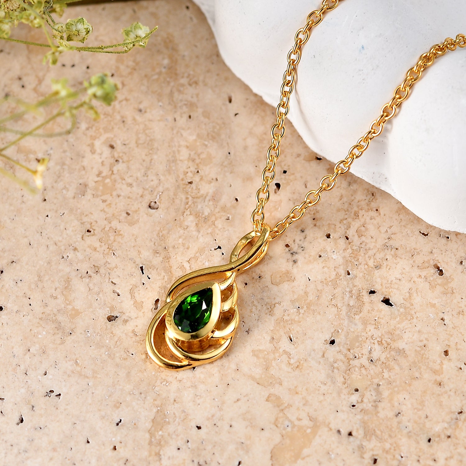 D'Joy - Natural Chrome Diopside Solitaire Pendant in Yellow Gold Plated Sterling Silver with Chain (Size 20) V32513280 3