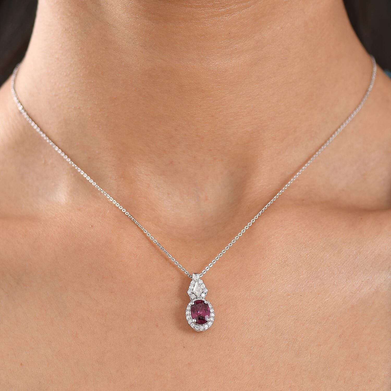 Certified and Appraised Colour Change Garnet,  Moissanite Pendant with Torn Chain 19DC (Size 18) in Rhodium Overlay Sterling Silver 0.47 ct  2.070  Ct. 4486695 2