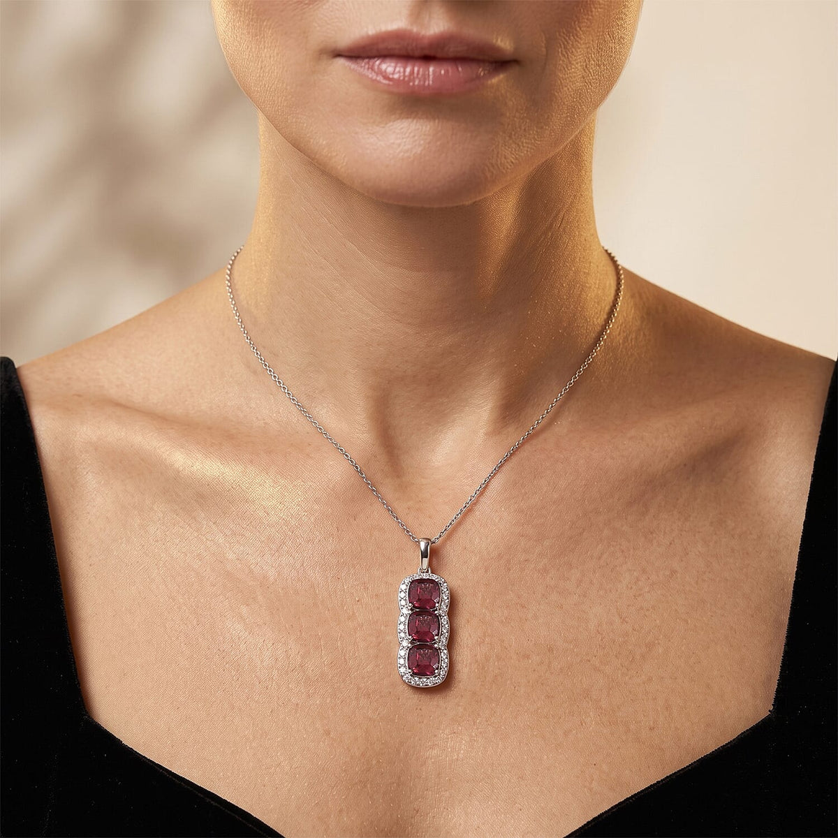 Certified and Appraised Colour Change Garnet,  Moissanite Pendant with Torn Chain 19DC (Size 18) in Rhodium Overlay Sterling Silver 0.64 ct  3.970  Ct. 4489300 1