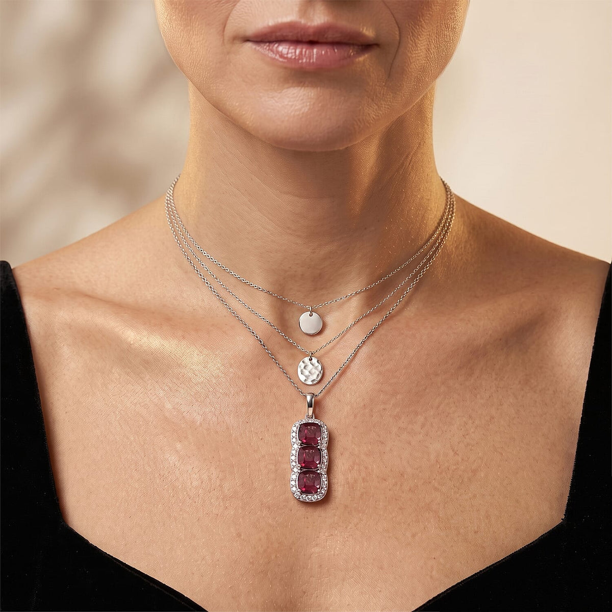 Certified and Appraised Colour Change Garnet,  Moissanite Pendant with Torn Chain 19DC (Size 18) in Rhodium Overlay Sterling Silver 0.64 ct  3.970  Ct. 4489300 2