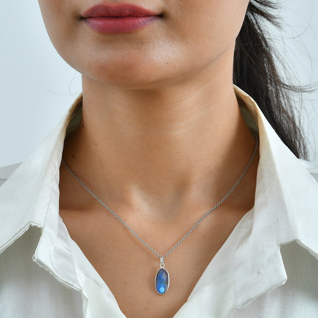 Labradorite Pendant with Chain (Size 20) Mix Metal  6.000  Ct._4489385_1