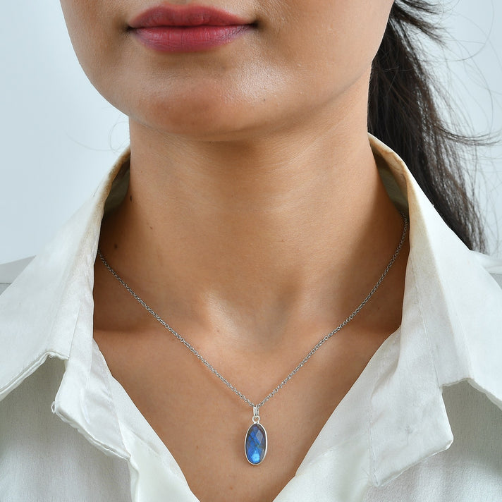 Labradorite Solitaire Pendant in Sterling Silver with Chain (Size 20) 4.46 Ct. 4489385 2