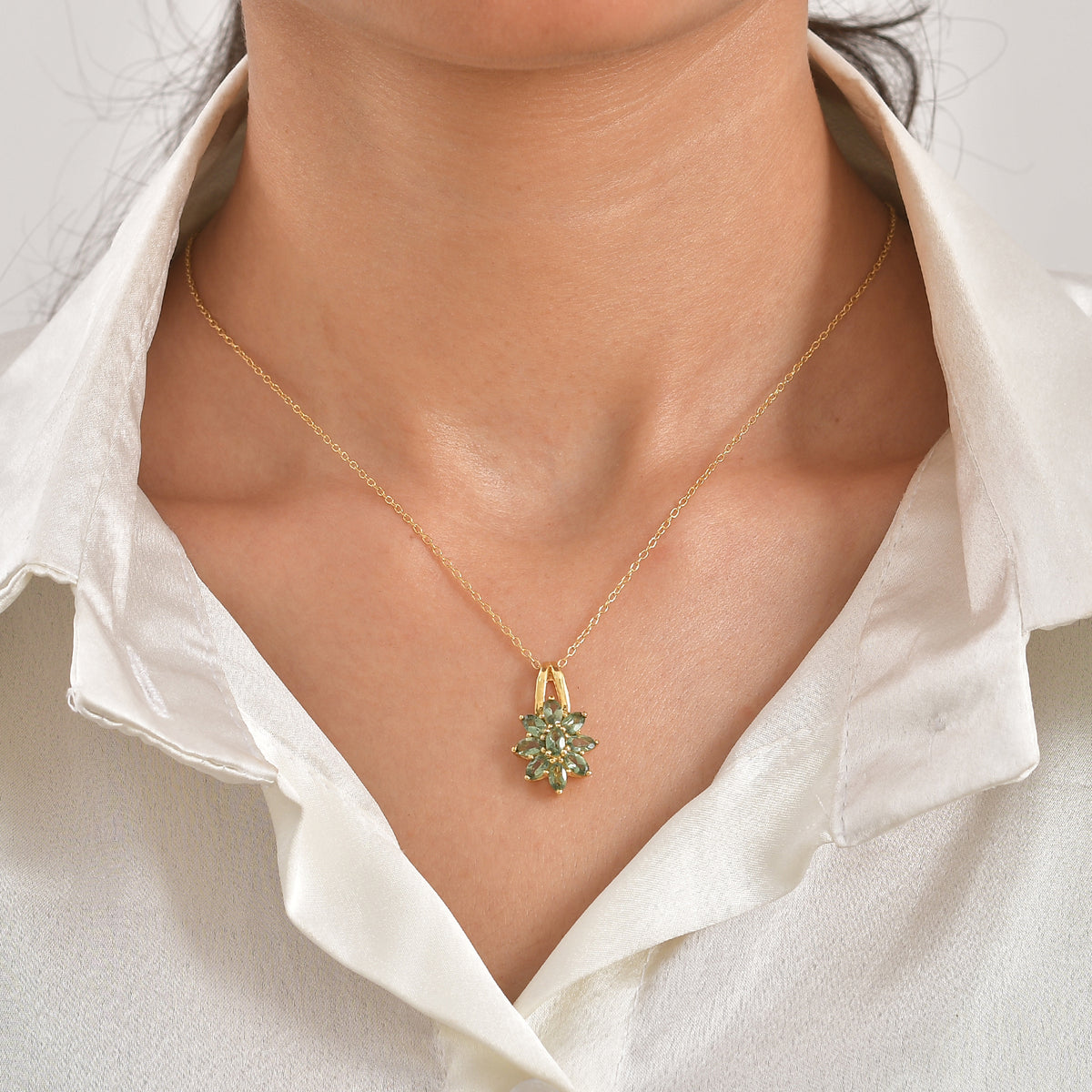 D'Joy - Natural Green Apatite Floral Pendant with Chain (Size 20) in Yellow Gold Plated Sterling Silver 2.20 Ct. V32514667 2