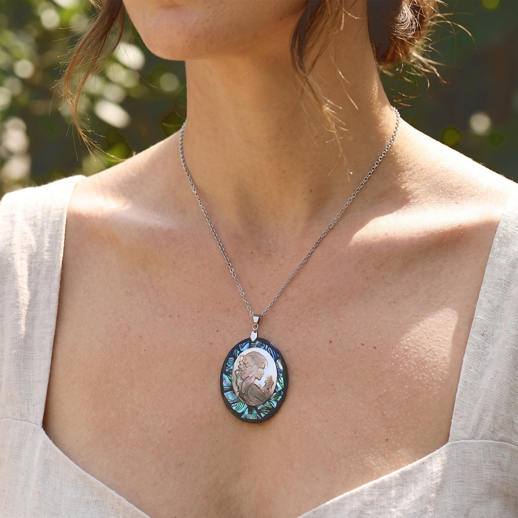 Abalone Shell & Cameo Pendant Cum Brooch with Chain (Size 20) 50.00 Ct._4505162_2