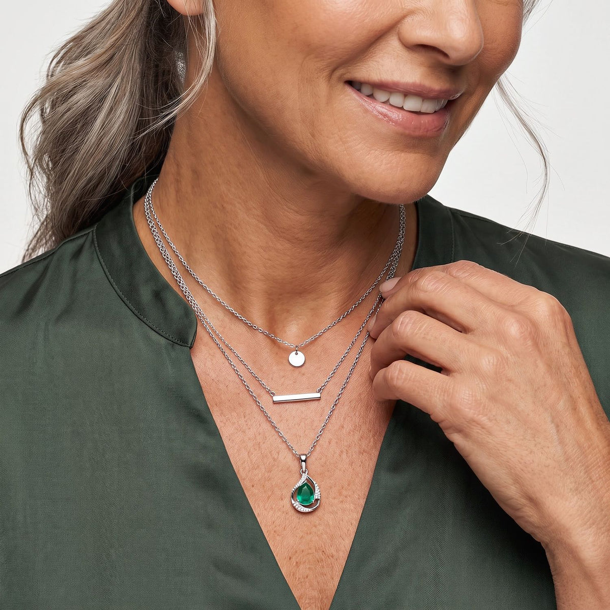 D'Joy - Colombian Colour Emeraldine Quartz &amp; White Zircon Pendant in Platinum Overlay Sterling Silver with Chain (Size 20) 1.60 Ct. V32635684 3