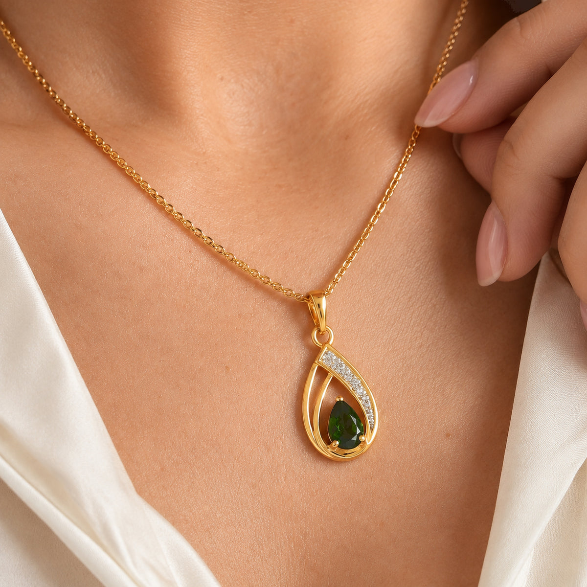 D'Joy - Natural Chrome Diopside &amp; White Zircon Pendant in Yellow Gold Plated Sterling Silver with Chain (Size 20) 0.80 Ct. 4534689 1