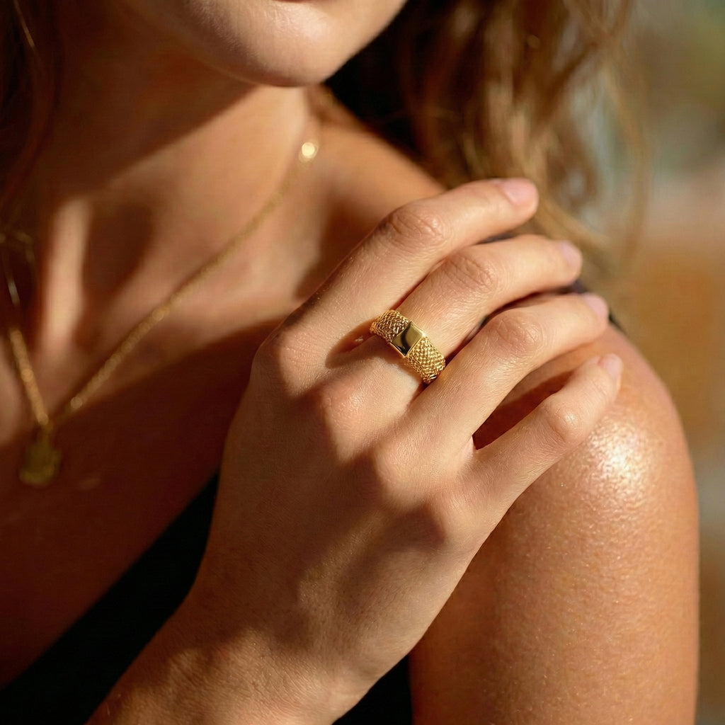 Italian Made - 9K Yellow Gold Stretchable Mesh Ring (Size Large)