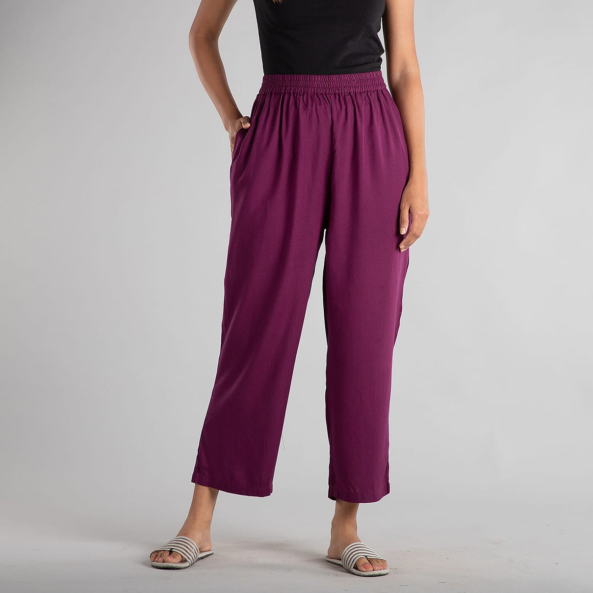 Solid Pattern High-Rise Women's Trousers - Maroon V32516831 0