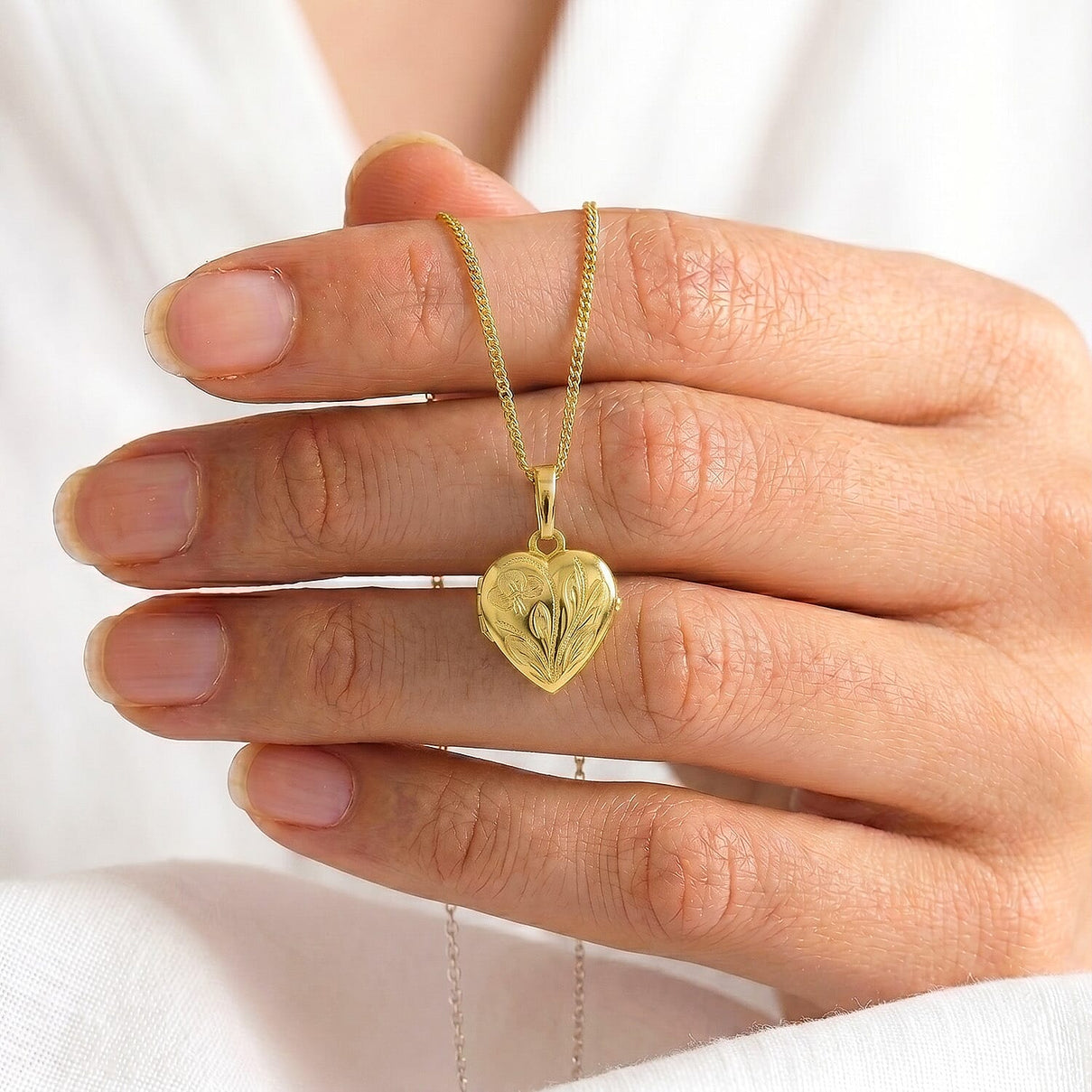 9K Yellow Gold 16mm x 25mm Engraved Floral Heart Locket 7343750 2