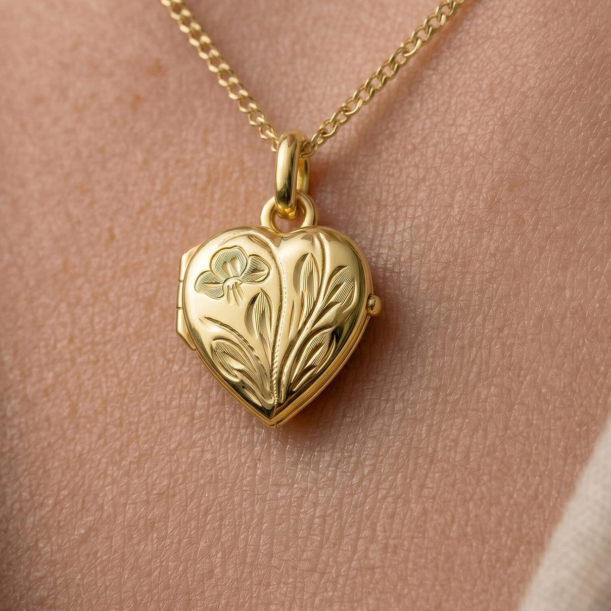 9K Yellow Gold 16mm x 25mm Engraved Floral Heart Locket 7343750 6