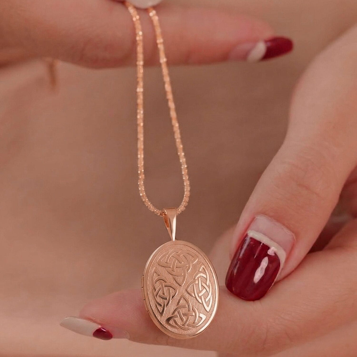 9K Rose Gold 20mm x 32mm Etched Celtic Oval Locket 7344134 2