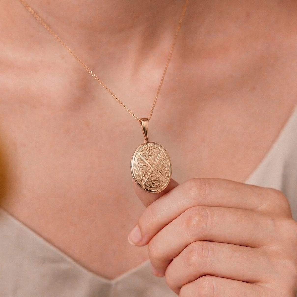 9K Rose Gold 20mm x 32mm Etched Celtic Oval Locket 7344134 5