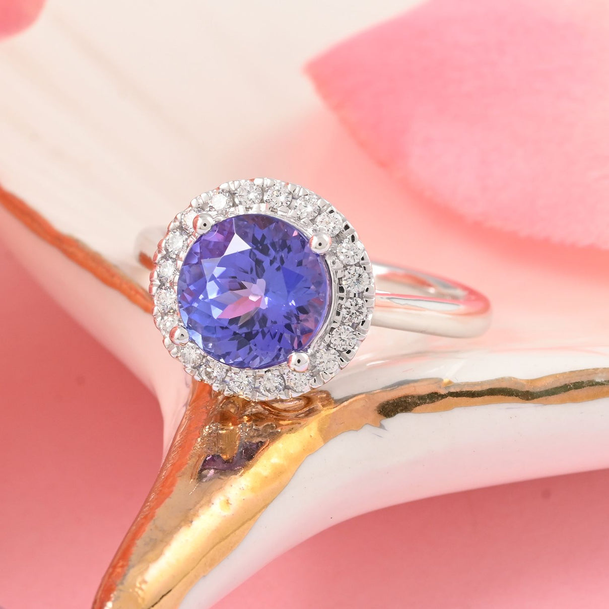 950 Platinum  AAAA  Tanzanite   White Diamond  VS Ring 2.44 ct,  Platinum Wt. 5.23 Gms  2.440  Ct. 7480809 1