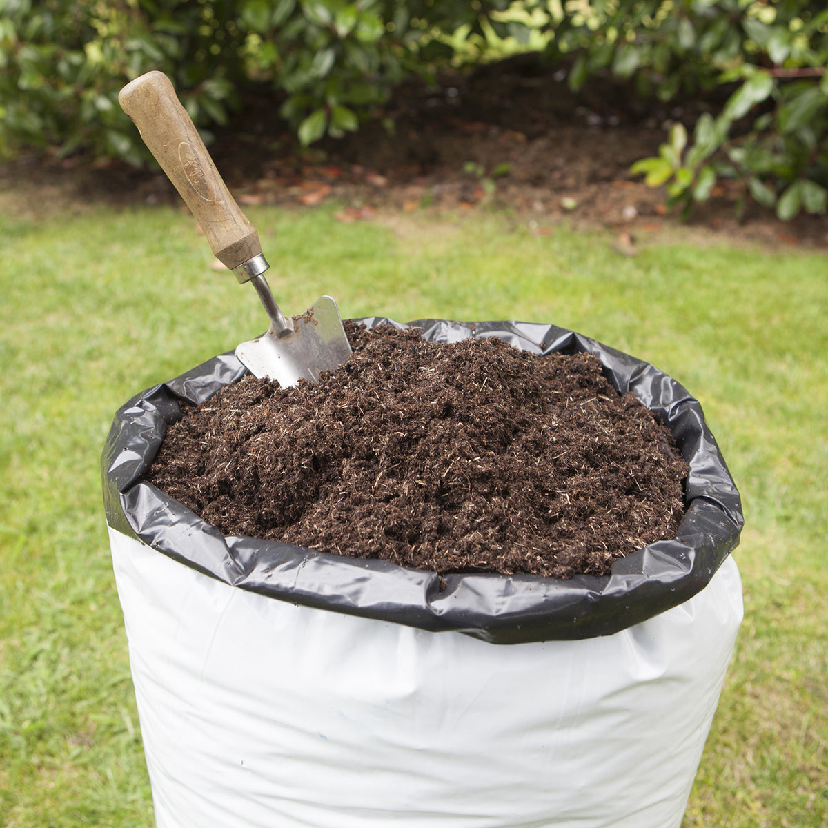 BIGGEST Bundle of Compost - 3 Bags 100L (40L-40L-20L) with Six Months Feed PLUS Fertiliser - 50 gms 7517174 4