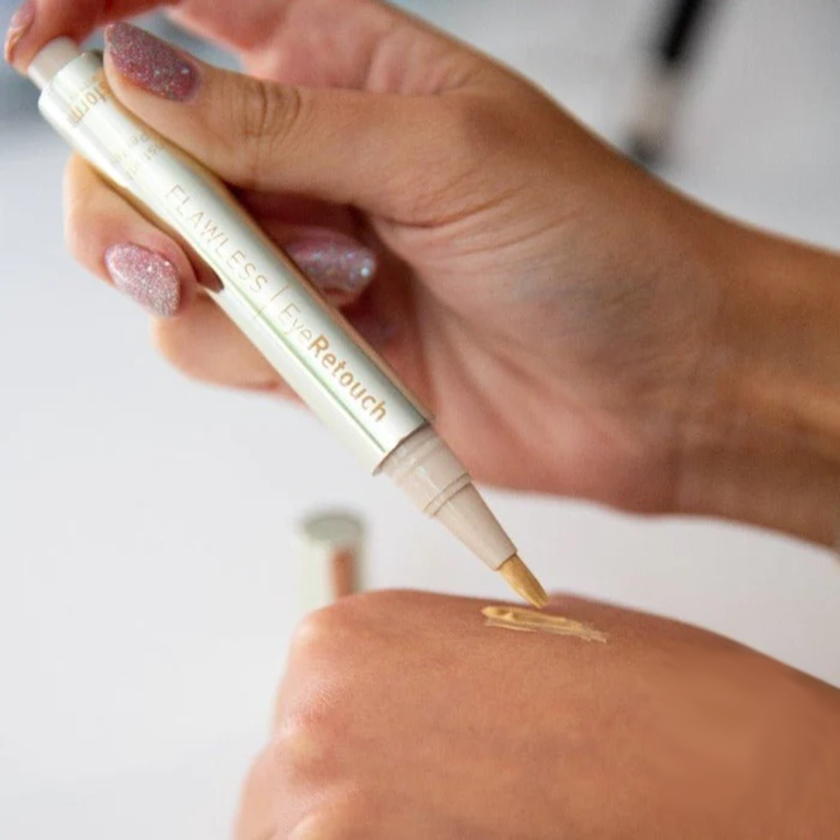 Transformulas FlawLess EyeRetouch Serum 2 IN 1 ANTI-AGEING SMART TONE SERUM CONCEALER 7626861 5