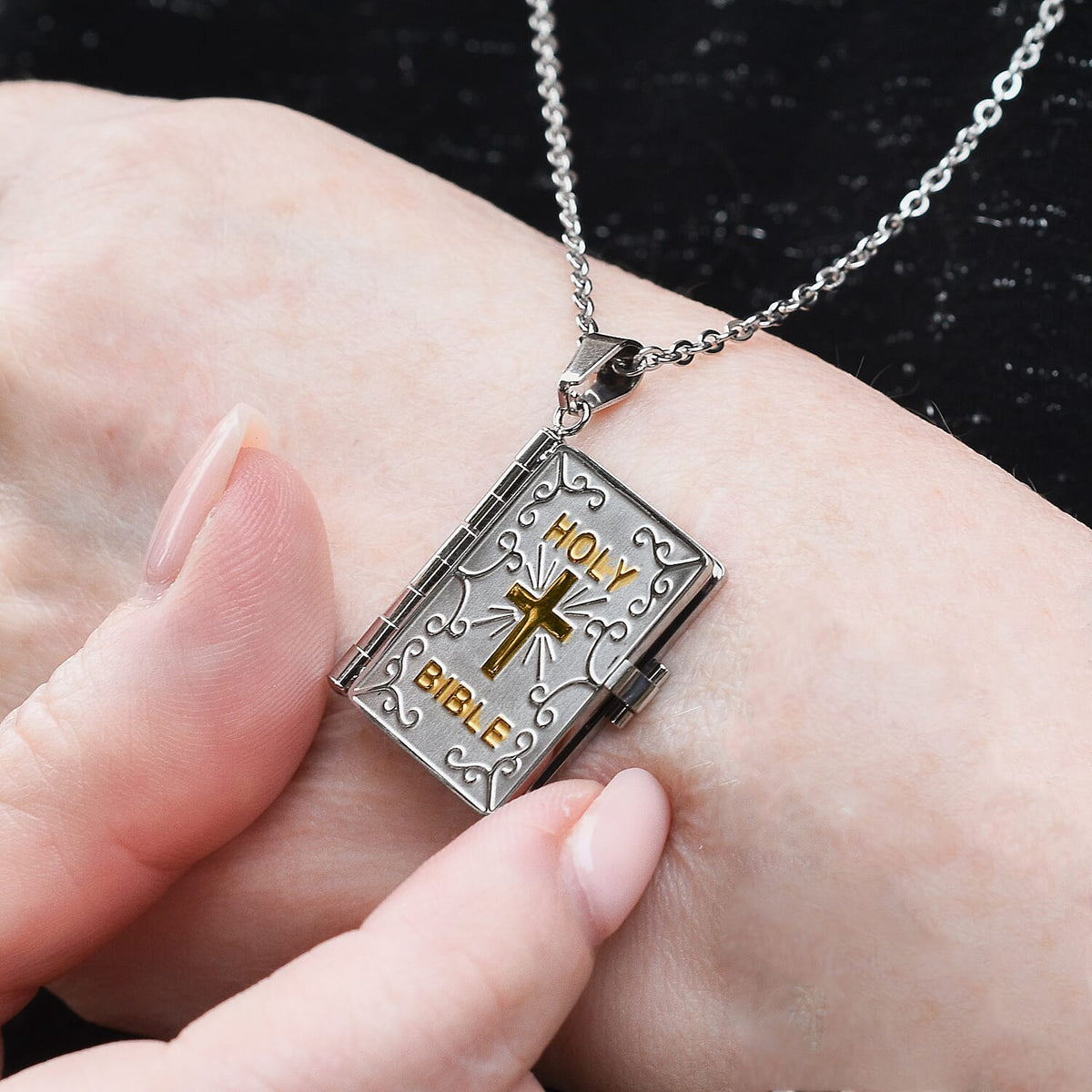 Holy Bible Openable Pendant With Chain and Presentation Gift Box (30inch + Slider) V32514499 3