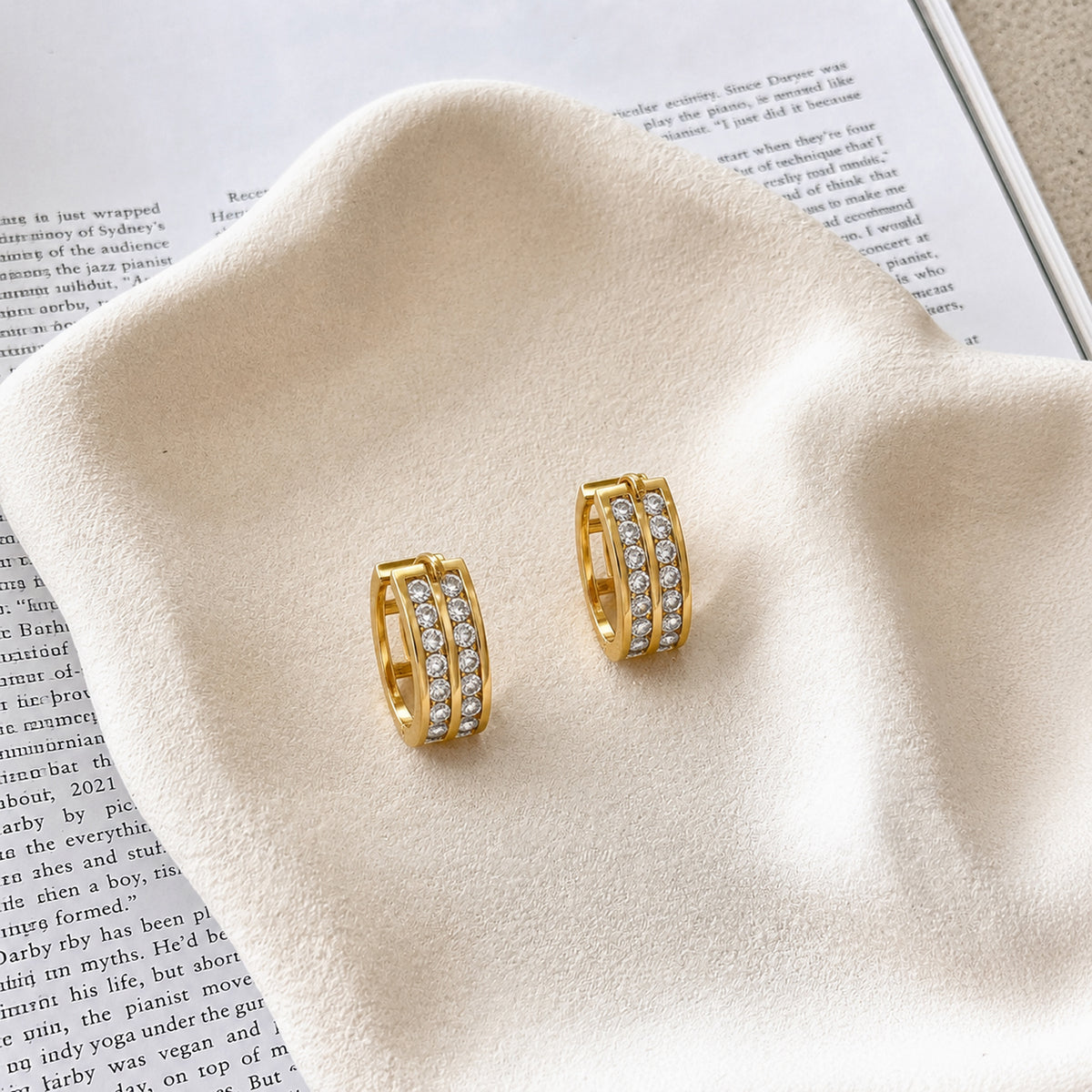 9K Gold 4.7mm 2Row RndCubic Zircon Huggy Earrings 7814055 2