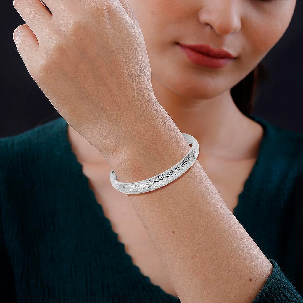JCK Vegas Closeout - Diamond Cut Bangle in Sterling Silver (Size 7.5)