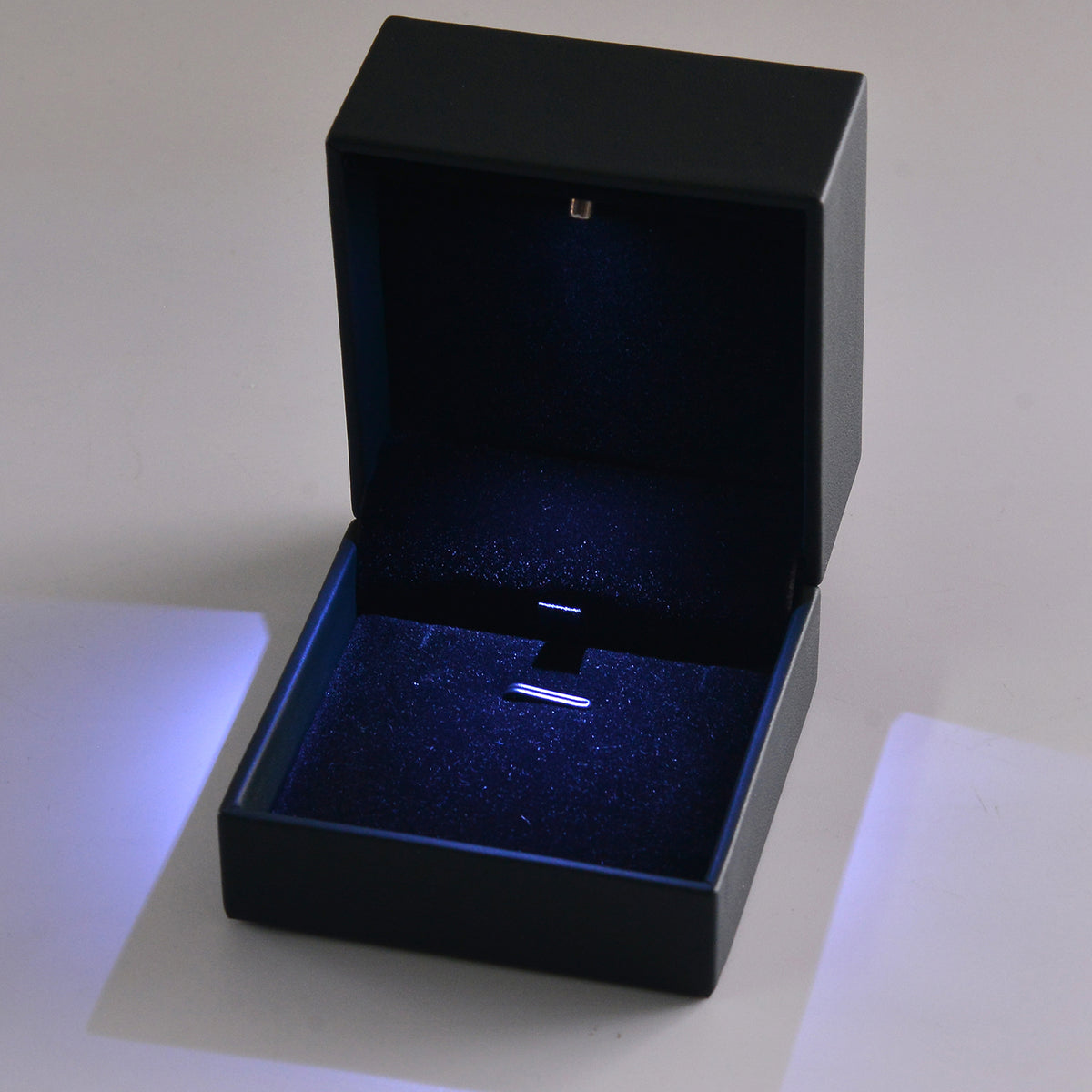 Luxuriant Pendant Box Set - LED Box, Pouch, &amp; Cleaning Cloth - Green 7841310 3
