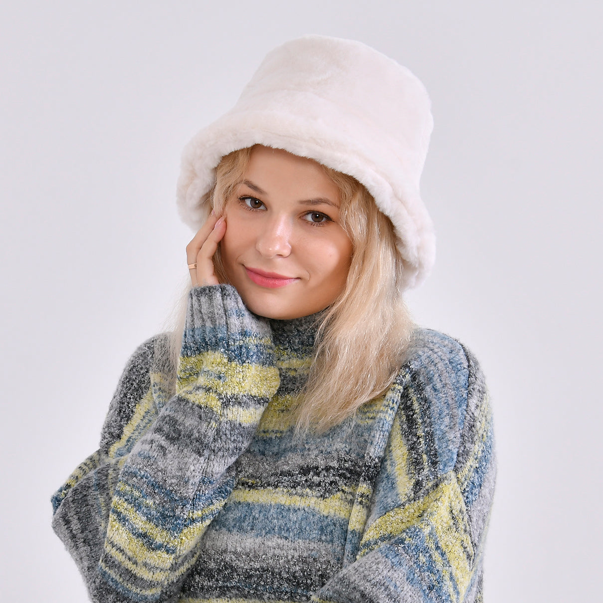 Lightweight and Cozy Faux Fur Bucket Hat (58cm) - White V32514545 2