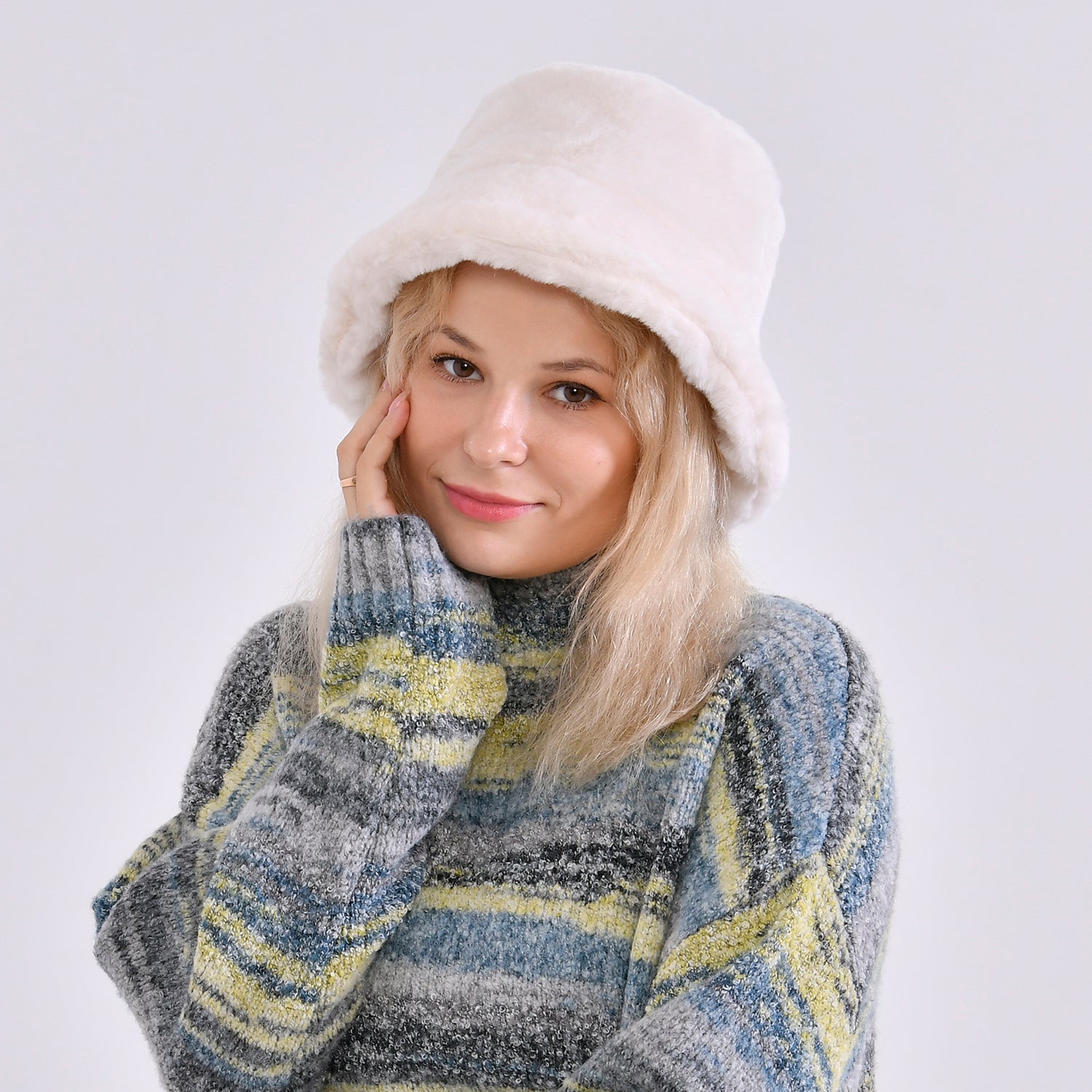 Lightweight and Cozy Faux Fur Bucket Hat (58cm) - White V32514545 2