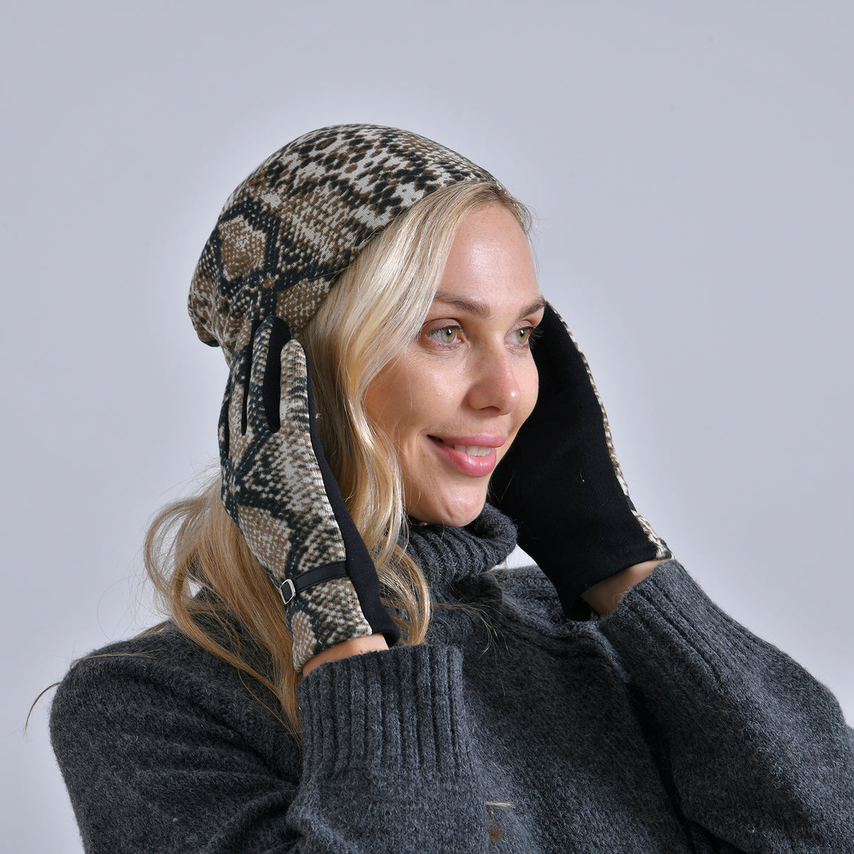 SnakeSkin Pattern Winter Gloves and Beanie Set 7850639 3