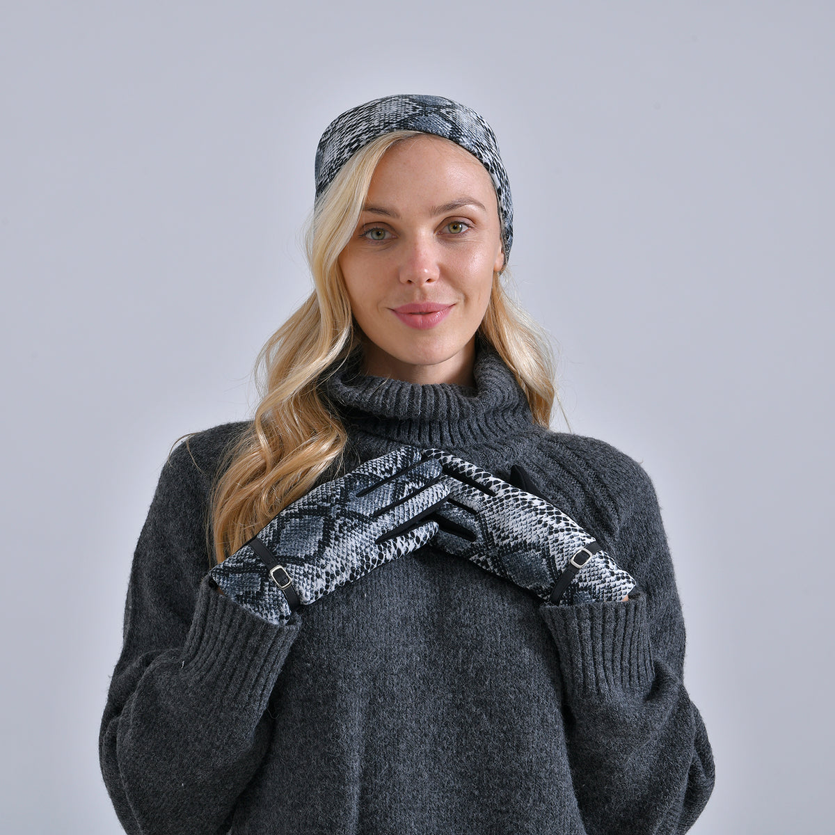 Snake Skin Pattern Beanie and Gloves Set V32514986 2