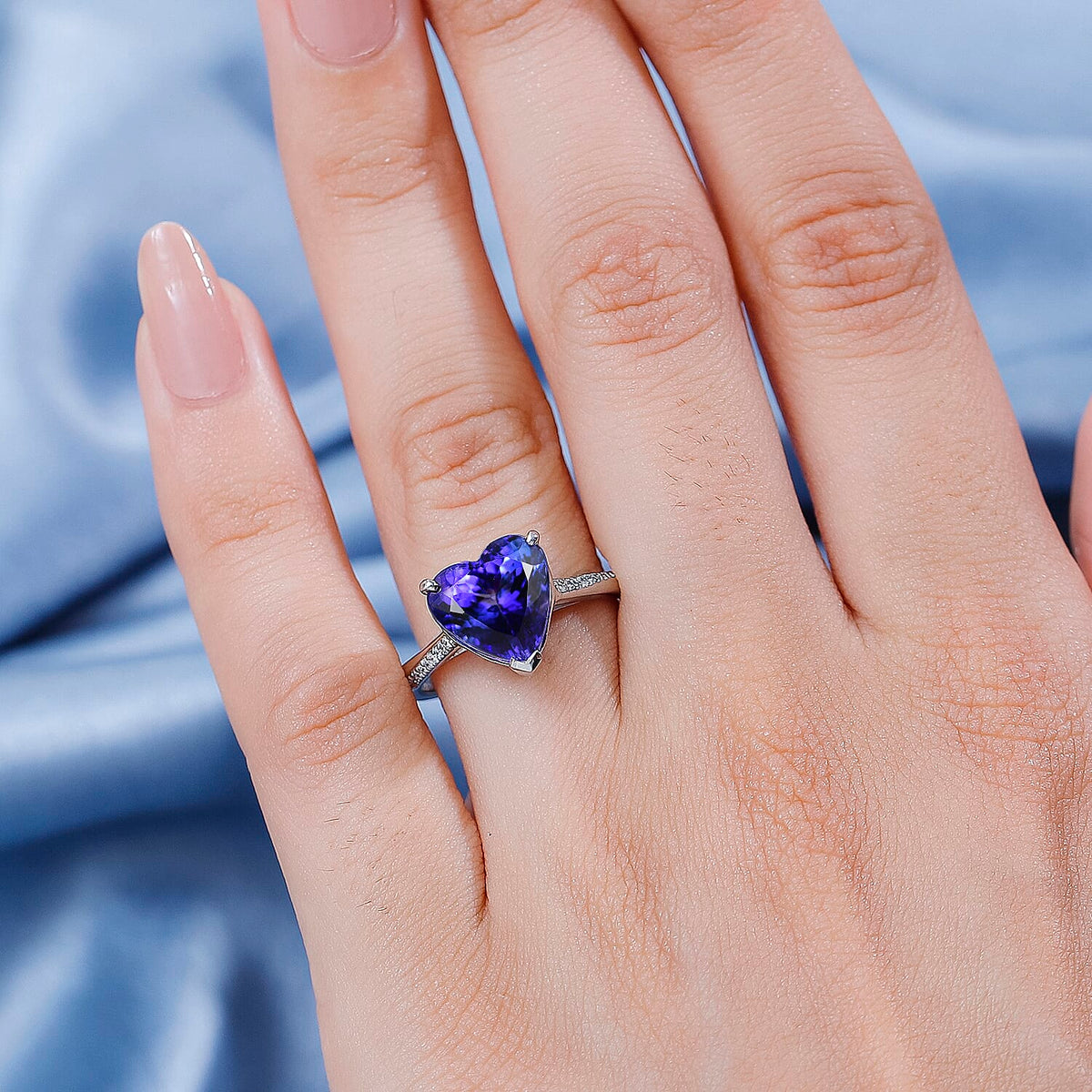 950 Platinum AAAA Tanzanite White Diamond EF, VS Solitaire Heart Ring 7892160 3