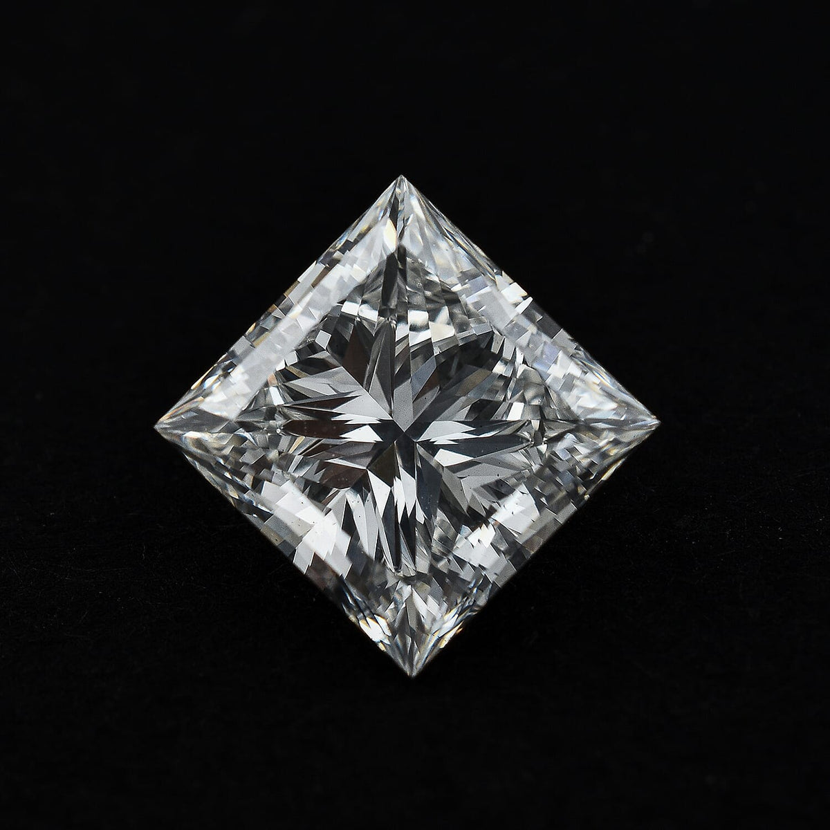 LUXURIANT 3 Ct. Loose Lab Grown Diamond in Princess Shape, IGI Certified (VS2-G) 7933759 2