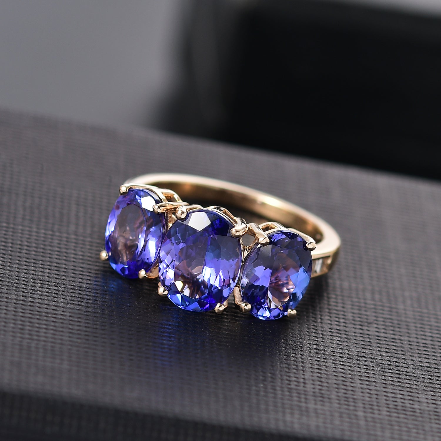 14K Yellow Gold Tanzanite, Diamond Trilogy Ring 4.69 Ct. (I2-G/H) 7974996 2