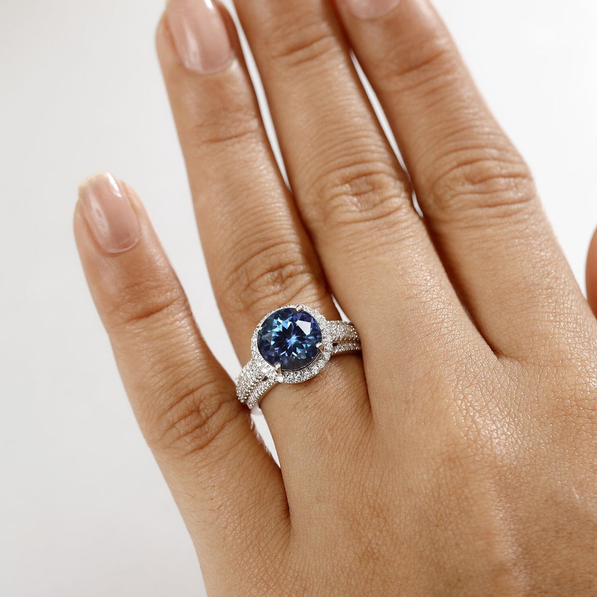 Certified &amp; Appraised LUXURIANT 10K White Gold AAA Lab Grown Colour Change Alexandrite, Lab Grown Diamond EF, VS Halo Ring 4.44 Ct. 8050016 3