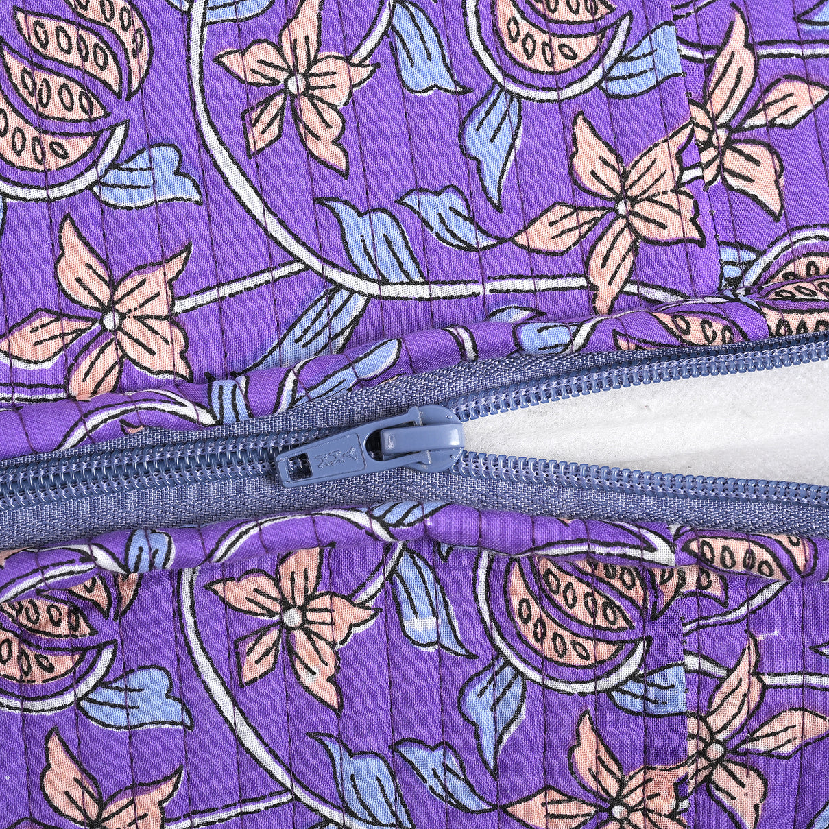 Cotton Quilted Travel Bag with Zipper Closure 8086593 6
