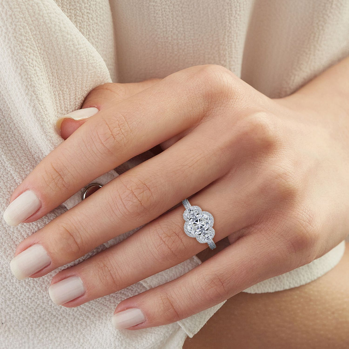 LUXURIANT 950 Platinum IGI Certified (VS-EF) Lab Grown Diamond Ring 2.50 Ct, Platinum wt. 4.60 Gms. 8094889 3