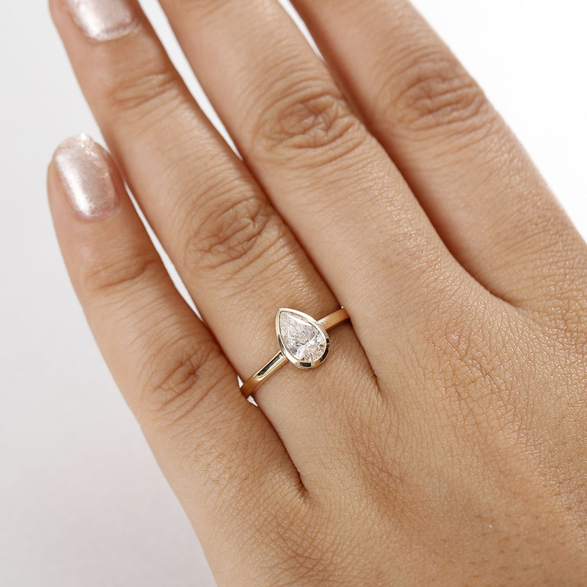 LUXURIANT 9K Yellow Gold IGI Certified (VS-E/F) Pear Cut Lab Grown Diamond Solitaire Ring 1 Ct. V32565405 3