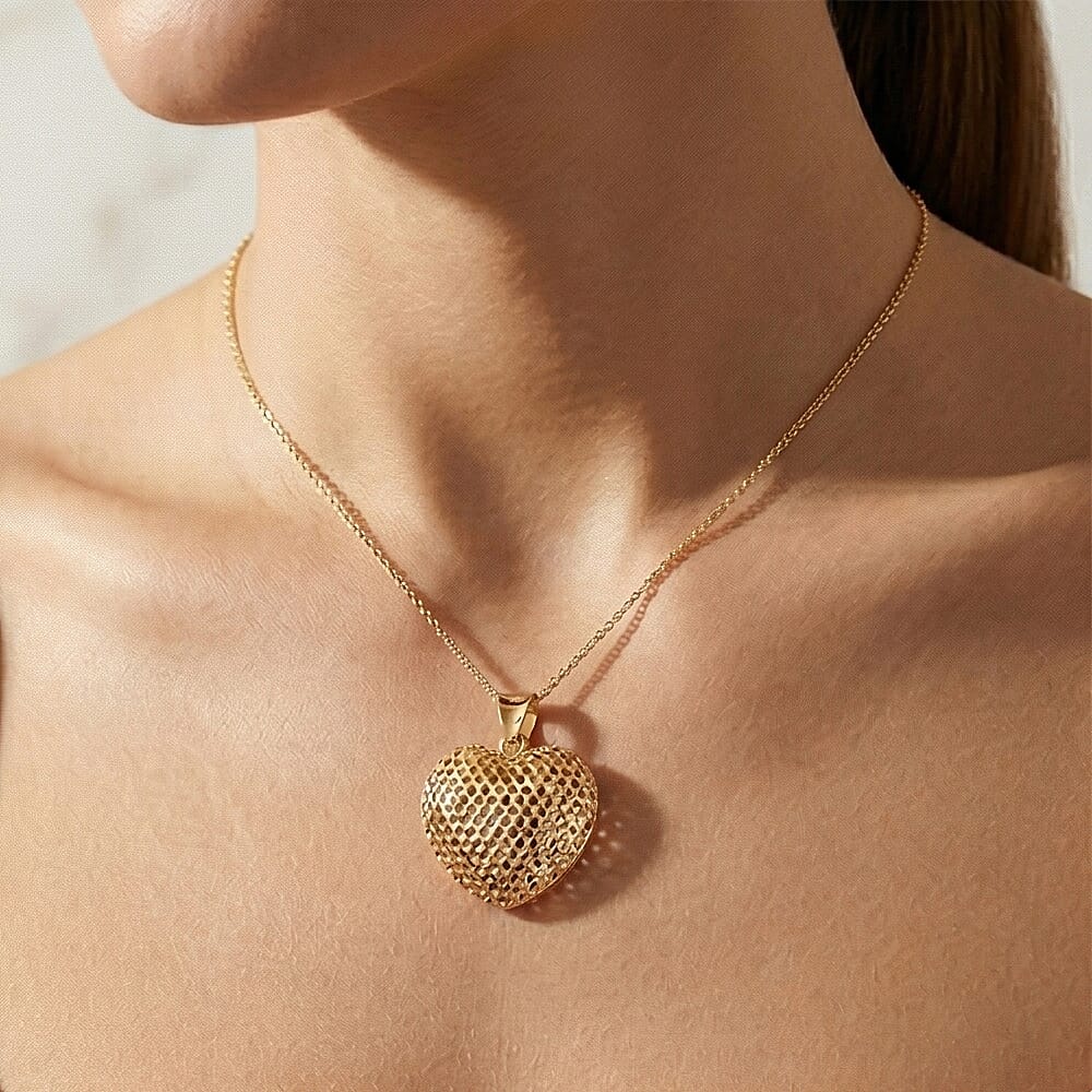 9K Gold Pendant Polished, 1.2 Gms 8104685 1