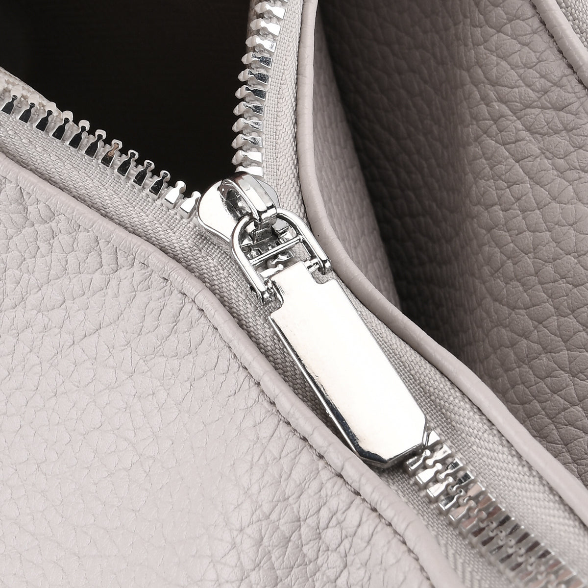 Leatherette Hobo Bag with Heart Charm &amp; Crossbody Strap (125 cm) - Off-White V32514993 7